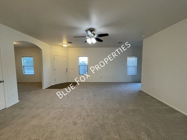 Building Photo - 8721 N Black Pine Dr