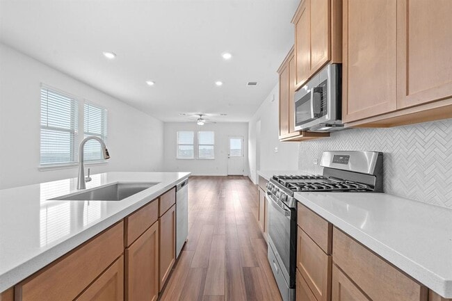 Building Photo - 202 Lime St