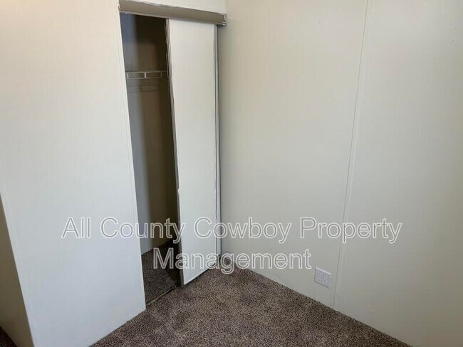 Building Photo - 4746 E Skyline Dr