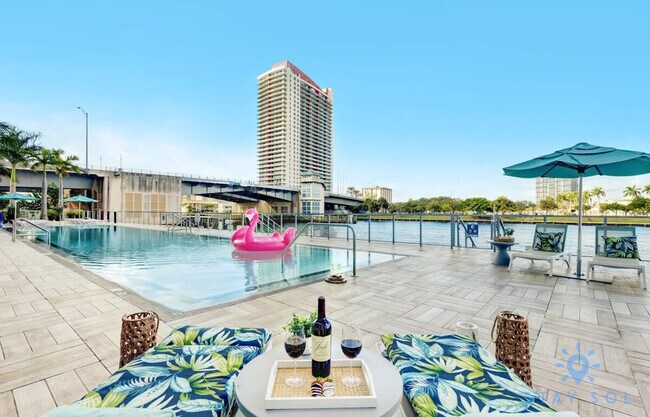 Building Photo - 4010 S Ocean Dr
