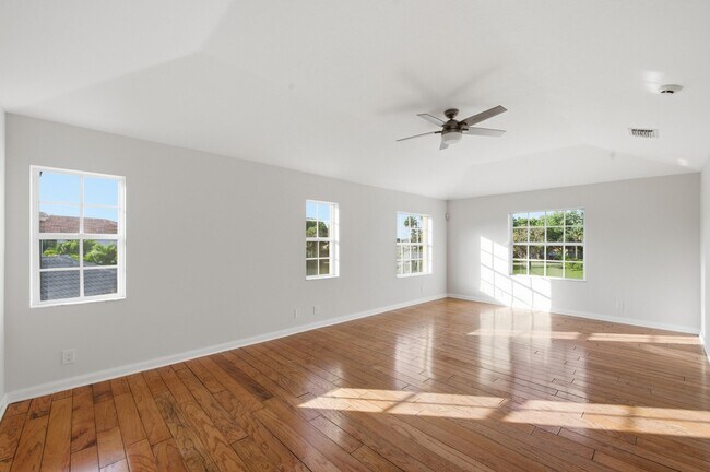 Building Photo - 207 Banyanwood Point