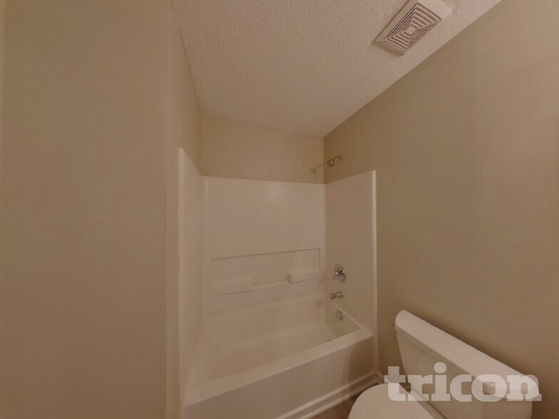 Building Photo - 80 Springway Dr