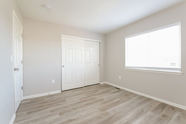 Building Photo - 549 S 17th Ave