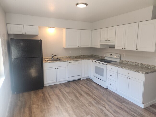 Building Photo - Lovely 4 Bedroom, 2 Bath home available NOW!