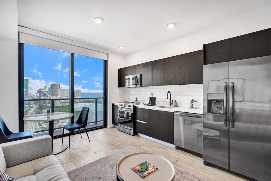 Building Photo - 398 NE 5th St