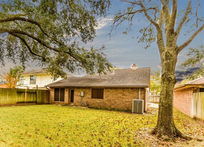 Building Photo - 3530 Santa Rosa Ln