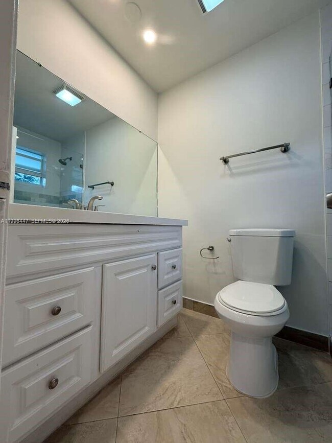 Building Photo - 325 NE 131st St