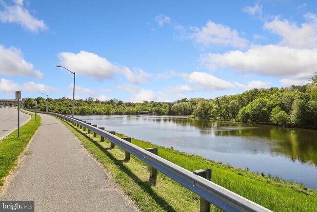 Building Photo - 709 Gaither Rd