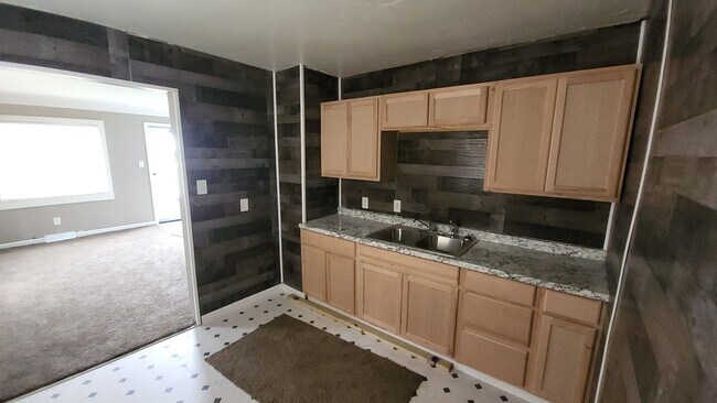 Building Photo - 2-bedroom, newly remodeled home on Flint's Southwest side.