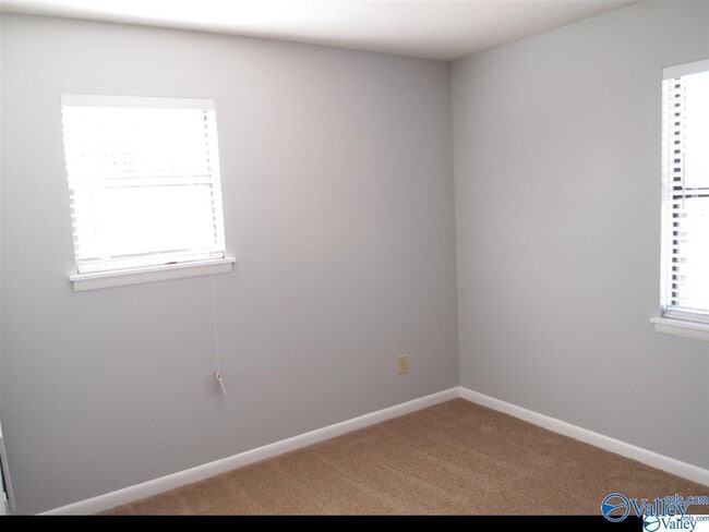 Building Photo - 104 Woodlawn Dr