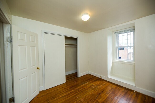 Building Photo - 2026/2027 JHU Off-Campus 5bd/3ba Charles Village w/ W/D & parking!.. Available 6/9/26