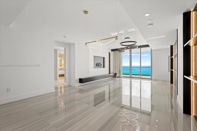 Building Photo - 17901 Collins Ave