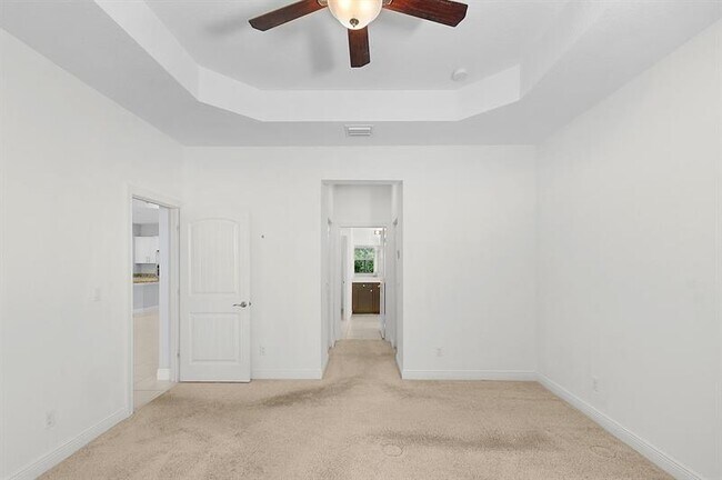 Building Photo - 5915 SE Entry Ct
