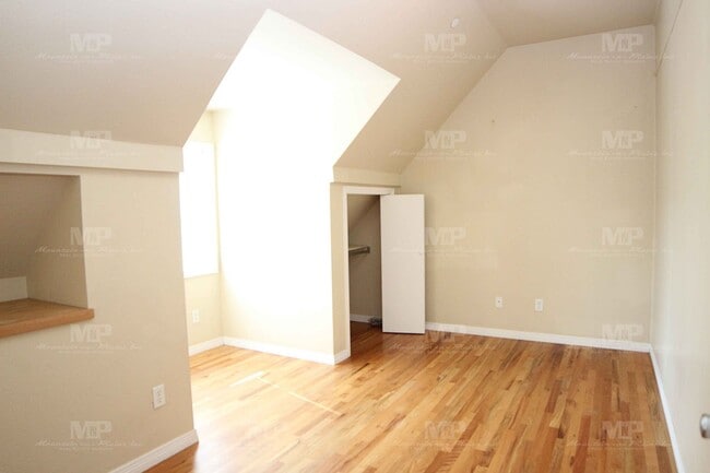 Building Photo - 320 W Laurel St