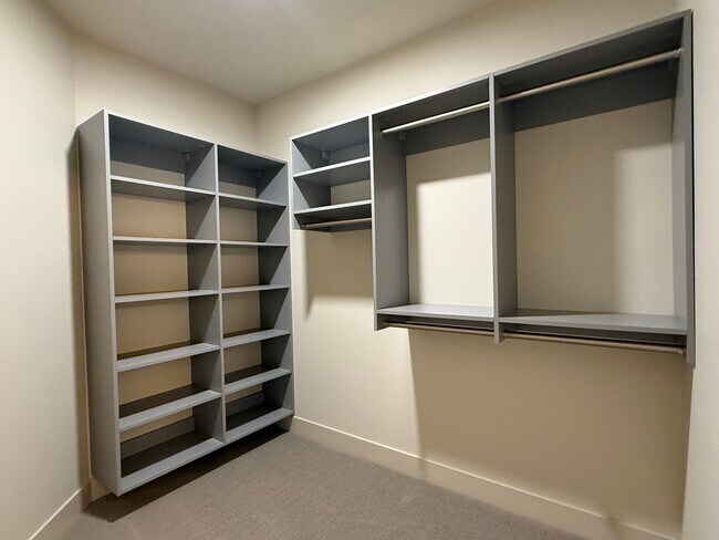 Building Photo - Now renting Brand-new 4 bedroom, 3 bathroo...