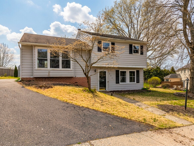 Building Photo - 1583 Yeakel Way