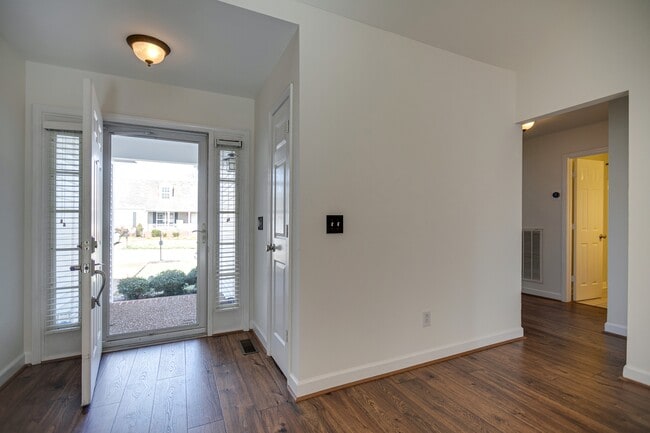 Building Photo - 1105 McDonough Cir