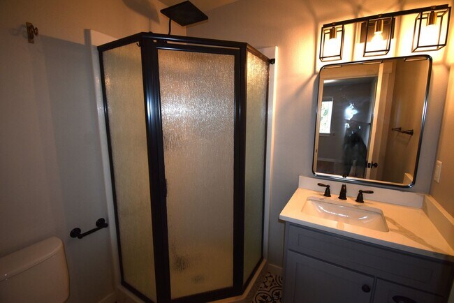 Building Photo - 556-558 Harrison St.