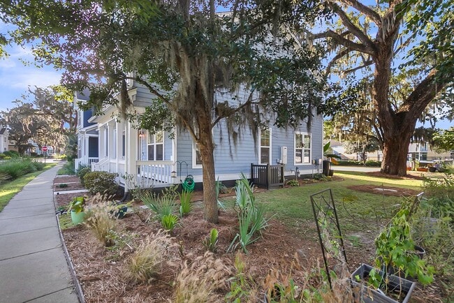 Building Photo - Stunning 3-Bed / 2.5-Bath Home in Park Cir...