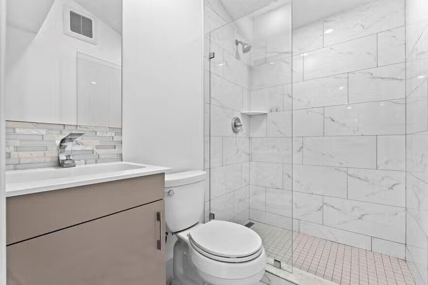 Building Photo - 814 Franklin Rd