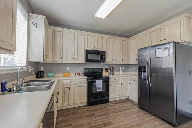 Building Photo - 1245 S Flatrock Cir