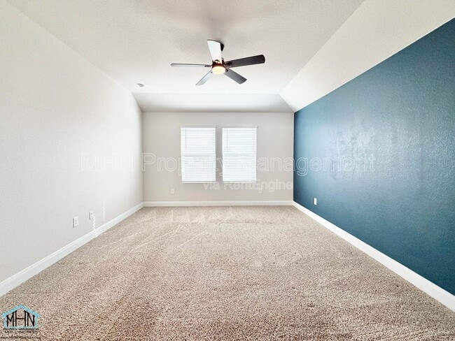 Building Photo - 1405 Redwood Crk