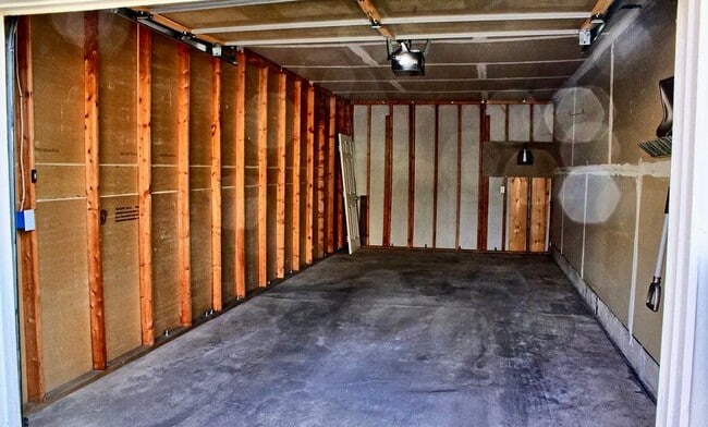 Building Photo - 6013 Castlegate Dr W