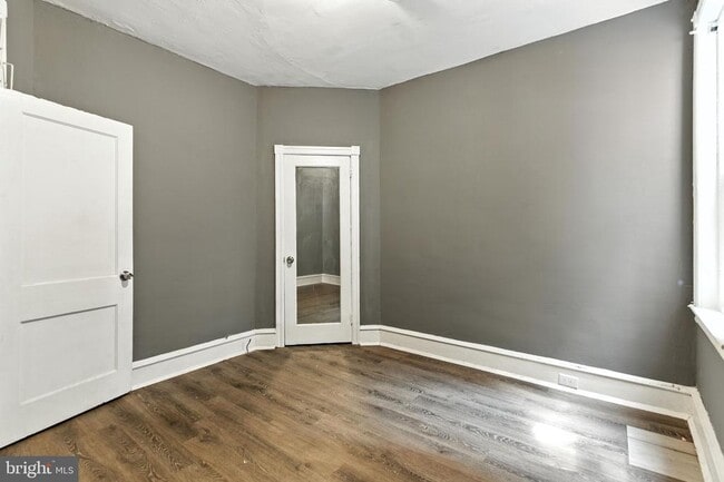 Building Photo - 1618 S 56th St
