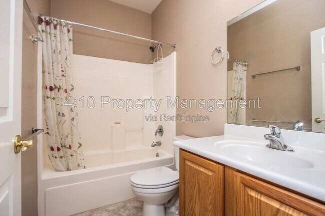 Building Photo - 951 E Bellerive Pl