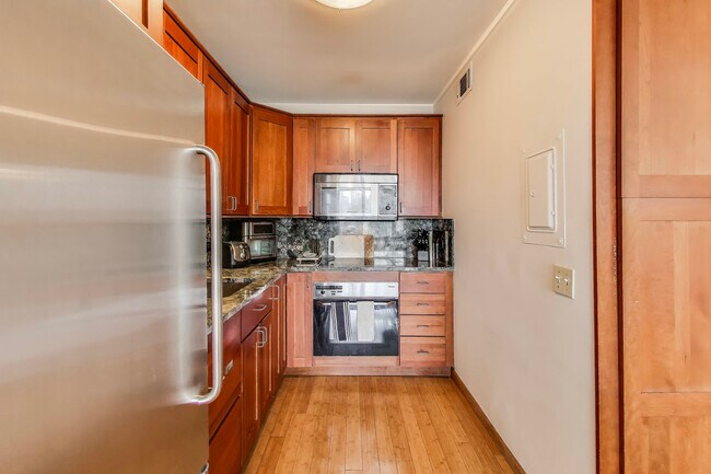 Building Photo - 1550 N Lake Shore Dr