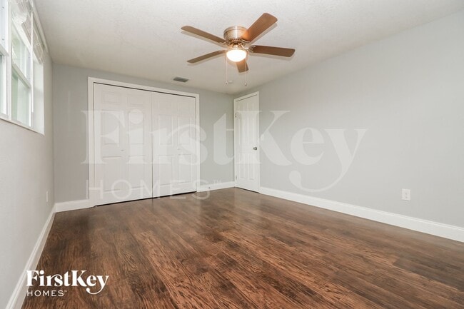 Building Photo - 3844 Elmwood Dr