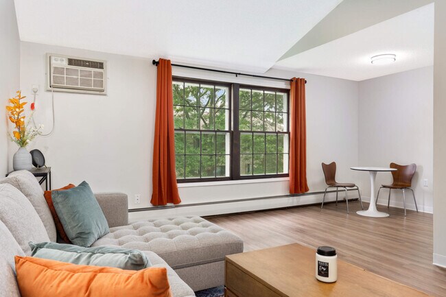 Building Photo - 1011 11th Ave S