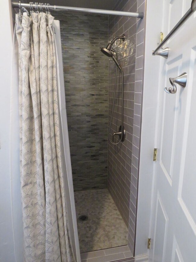 Building Photo - Furnished 2-Bedroom Home in the Historic Feldman Neighborhood – Central/University Area
