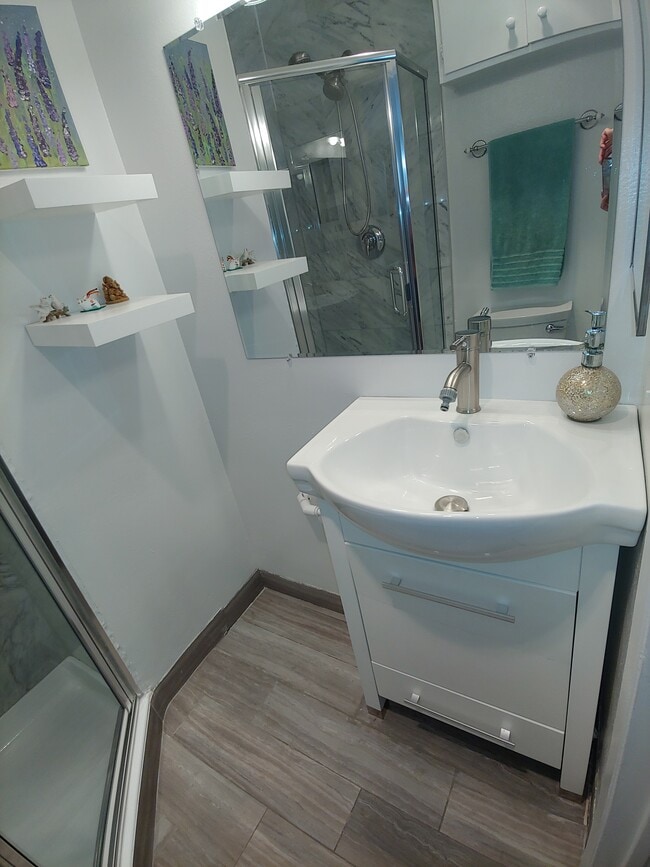 Building Photo - 5403 Newcastle Ave