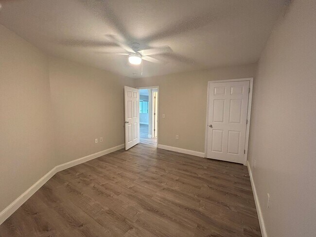 Building Photo - First floor 2 bedroom/2 bathroom condomini...