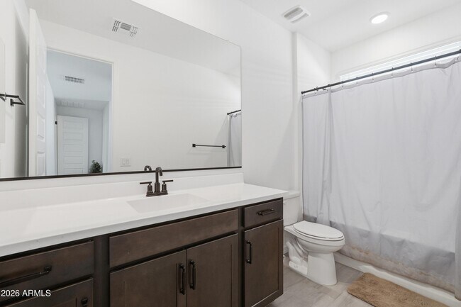 Building Photo - 4650 Gilbert Ln