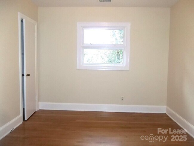Building Photo - 5511 Wedgewood Dr