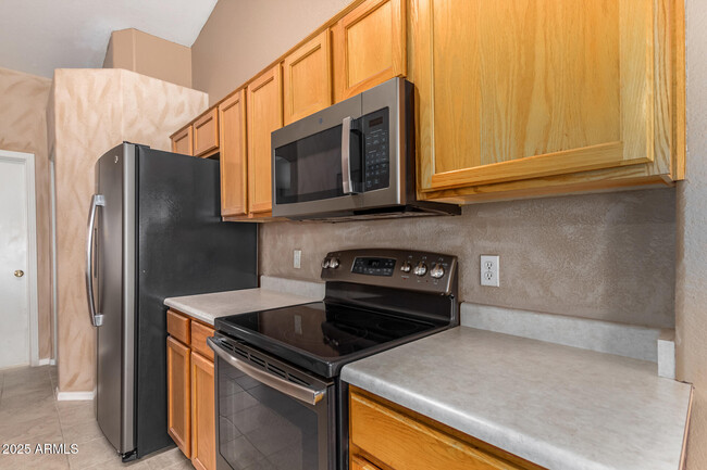 Building Photo - 1642 E Desert Ln