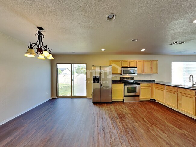 Building Photo - 1006 W 180 S