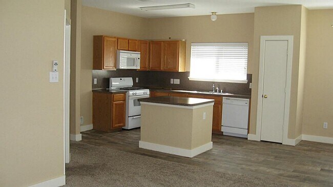 Building Photo - 7627 Fallen Leaf