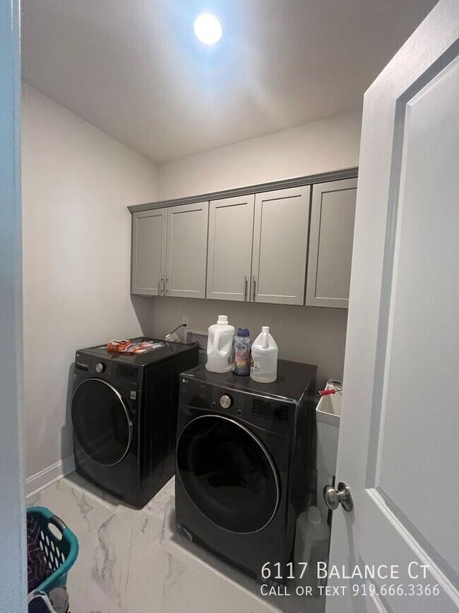 Building Photo - 6117 Balance Ct