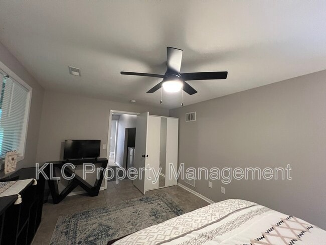 Building Photo - 3805 Maquoketa Dr