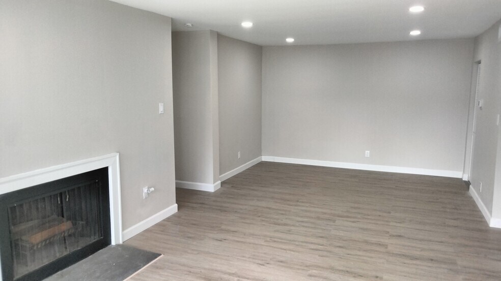 Building Photo - 112 Duvall Ln