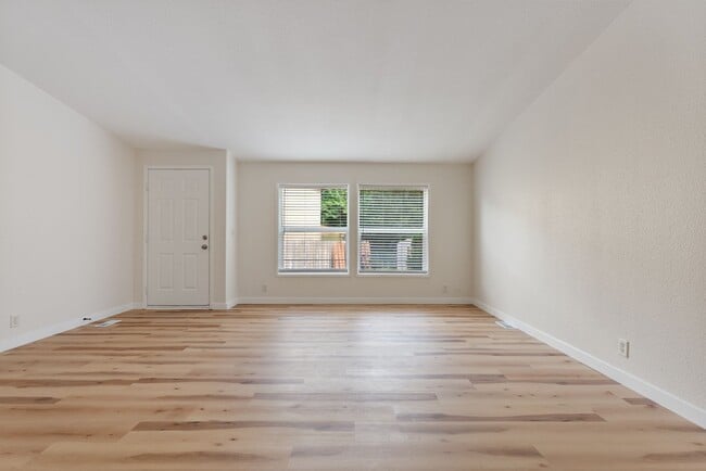 Building Photo - 6422 SE 144th Ln