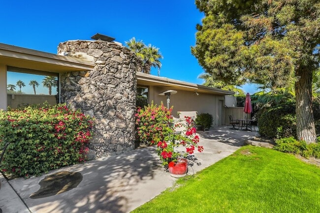 Building Photo - 42505 Adams St