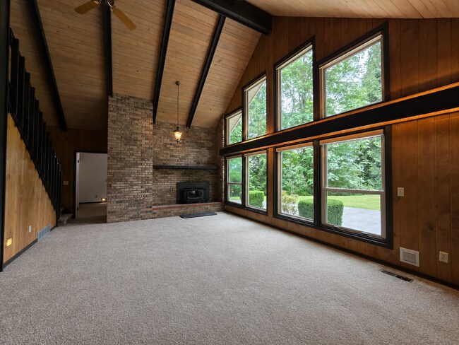 Building Photo - Private Arlington Retreat