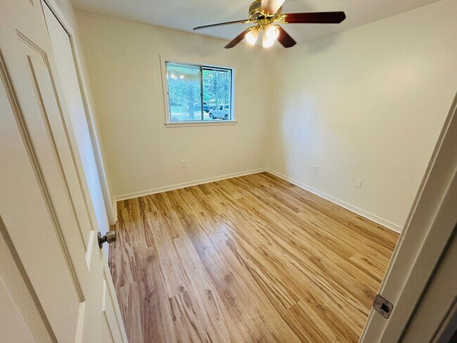 Building Photo - 810 Louis Wilson Dr