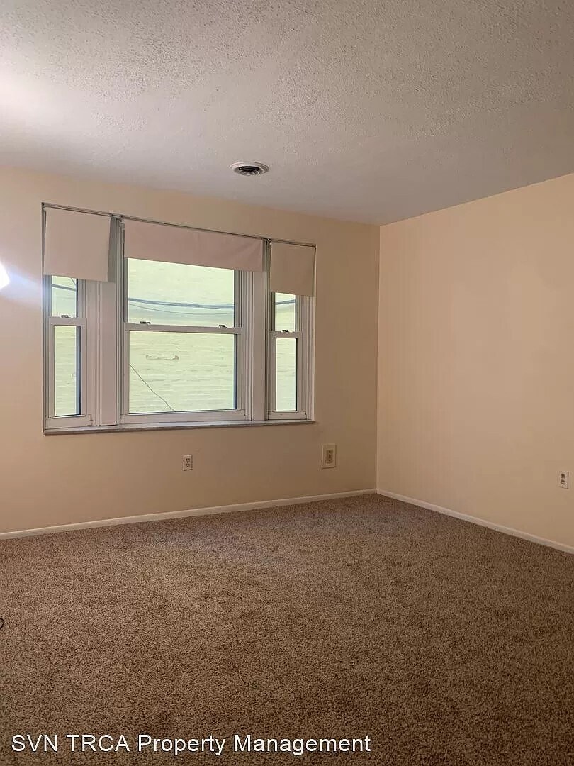 Living Room - 5523 Ellsworth Ave