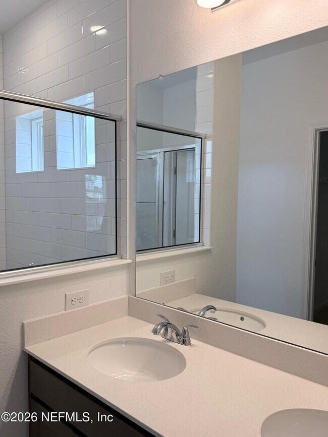 Building Photo - 523 Farmfield Dr