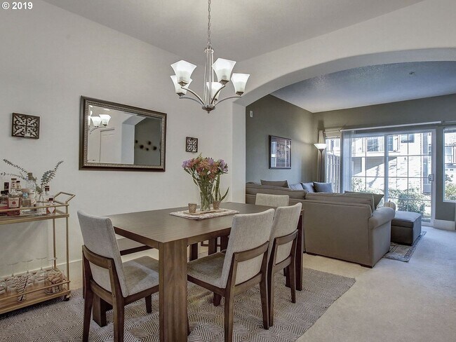 Building Photo - 2 Bedroom 2.5 Bathroom with 2 Tandem Car garage ~ Convenient Cedar Mill Location Near St. Vincent...